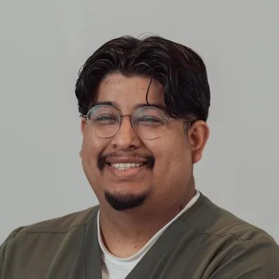 A headshot photo of Alex